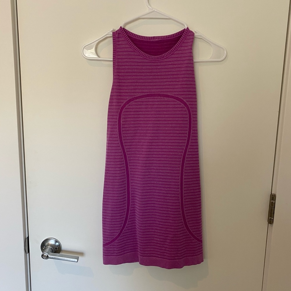 ⭐️ SOLD ⭐️ Lululemon High Neck Swiftly - Picture 6 of 6